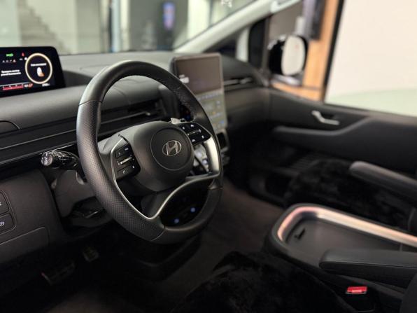 Hyundai Staria I с пробегом 2024 года, цена 5 490 000 рублей, 27899 км, минивэн, Автокод Объявления