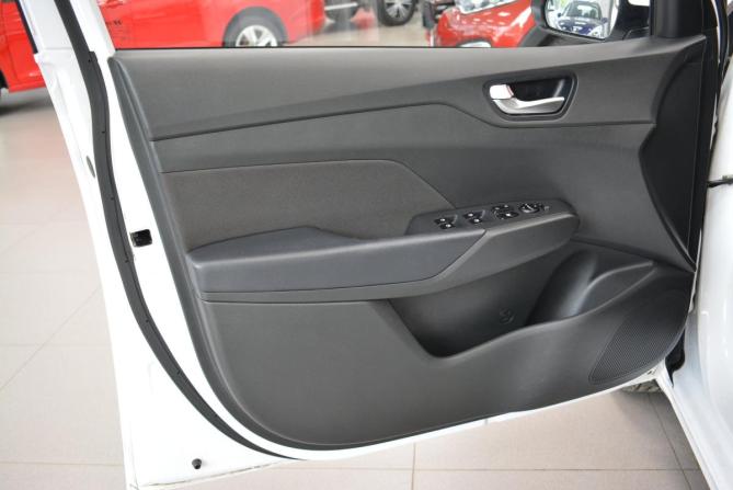 Hyundai Solaris II Рестайлинг с пробегом 2021 года, цена 1 689 000 рублей, 52000 км, седан, Автокод Объявления