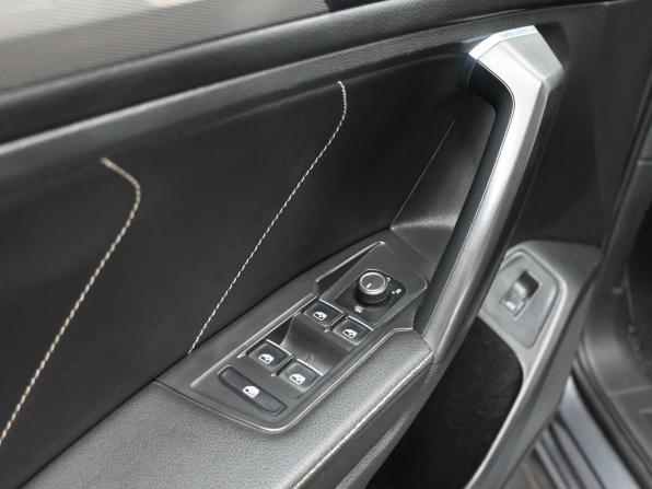 Volkswagen Tiguan II Рестайлинг с пробегом 2021 года, цена 3 069 900 рублей, 81826 км, внедорожник, Автокод Объявления