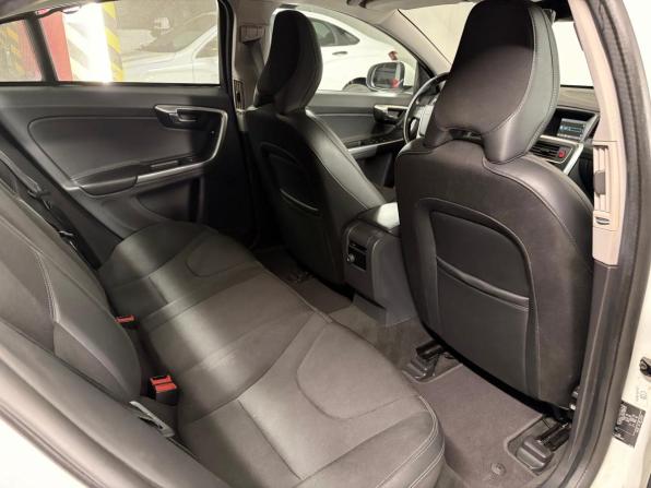 Volvo S60 II Рестайлинг с пробегом 2015 года, цена 1 599 000 рублей, 90098 км, седан, Автокод Объявления
