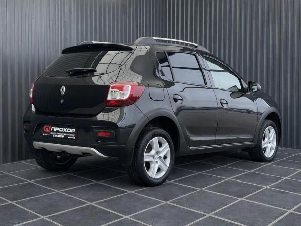 Renault Sandero II с пробегом 2015 года, цена 877 000 рублей, 118000 км, хэтчбек, Автокод Объявления