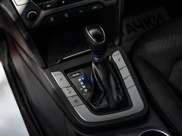 Hyundai Elantra VI (AD) Рестайлинг с пробегом 2018 года, цена 1 300 000 рублей, 204472 км, седан, Автокод Объявления