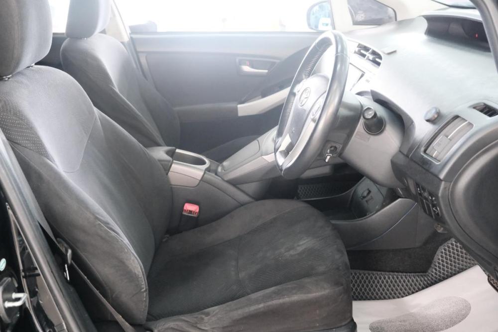 Toyota Prius III Рестайлинг (XW30) Омск  - изображение 8