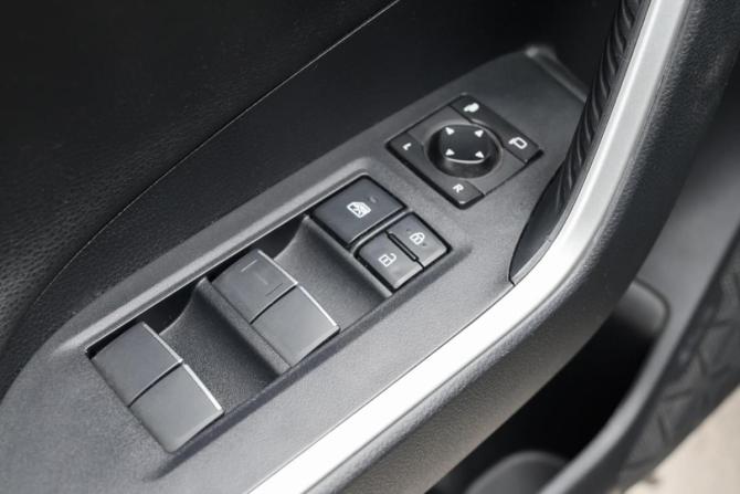 Toyota RAV4 V (XA50) с пробегом 2021 года, цена 3 649 000 рублей, 79982 км, внедорожник, Автокод Объявления