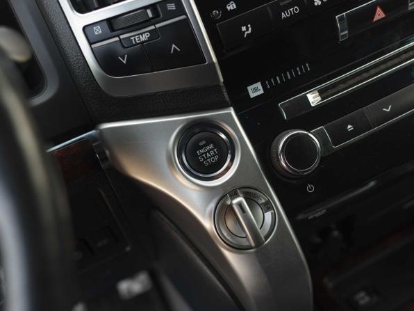 Toyota Land Cruiser 200 Series Рестайлинг 1 с пробегом 2012 года, цена 3 675 000 рублей, 160465 км, внедорожник, Автокод Объявления