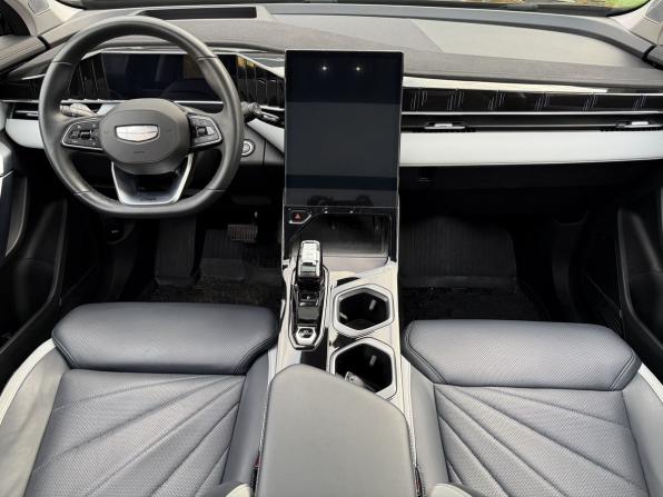 Geely Atlas II с пробегом 2024 года, цена 3 200 000 рублей, 13400 км, внедорожник, Автокод Объявления