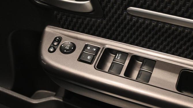 Honda Stepwgn V с пробегом 2016 года, цена 1 879 000 рублей, 132347 км, минивэн, Автокод Объявления