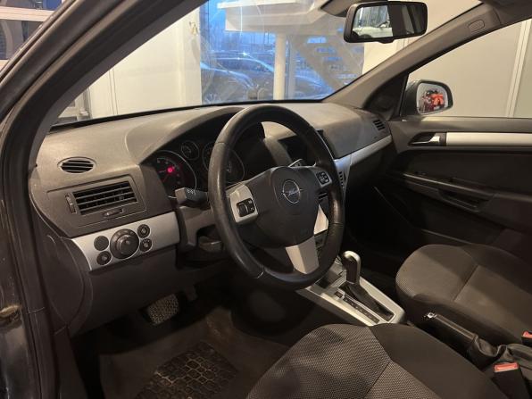 Opel Astra H Рестайлинг с пробегом 2010 года, цена 595 000 рублей, 166220 км, хэтчбек, Автокод Объявления