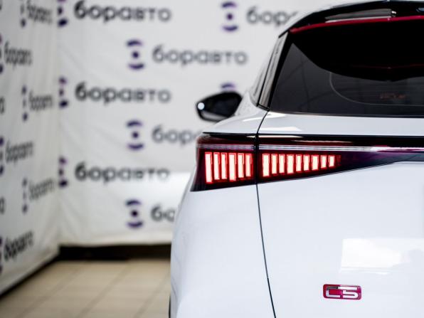 Omoda C5 I с пробегом 2023 года, цена 1 800 000 рублей, 29271 км, внедорожник, Автокод Объявления