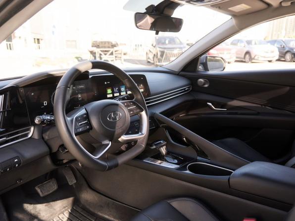 Hyundai Elantra VII (CN7) с пробегом 2022 года, цена 2 200 000 рублей, 41130 км, седан, Автокод Объявления