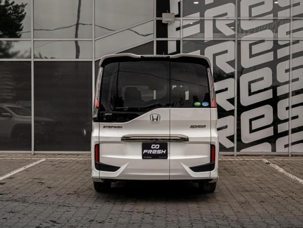 Honda Stepwgn V с пробегом 2017 года, цена 1 990 000 рублей, 111334 км, минивэн, Автокод Объявления