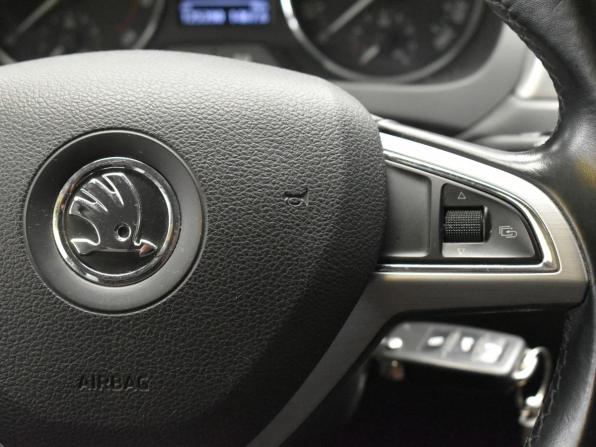 Skoda Rapid I с пробегом 2014 года, цена 1 270 000 рублей, 125389 км, лифтбек, Автокод Объявления
