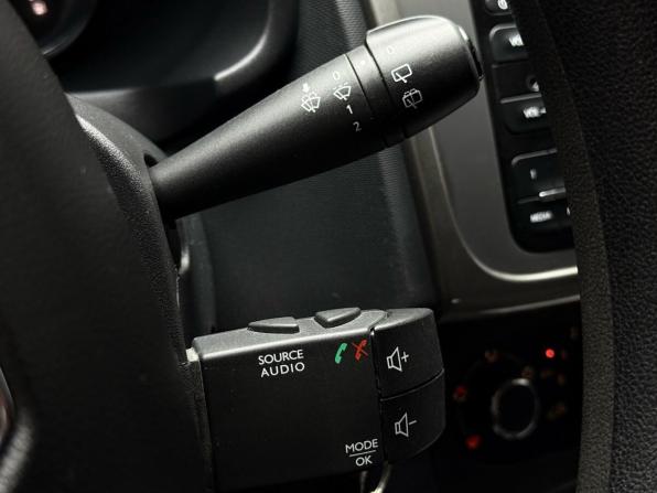 Renault Sandero II Рестайлинг с пробегом 2021 года, цена 1 099 000 рублей, 100634 км, хэтчбек, Автокод Объявления