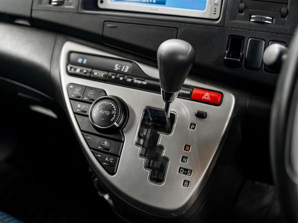 Toyota ISis I Рестайлинг с пробегом 2014 года, цена 1 325 000 рублей, 154000 км, компактвэн, Автокод Объявления