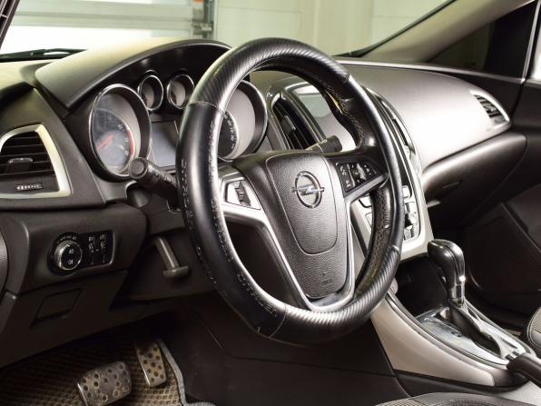 Opel Astra J Рестайлинг с пробегом 2013 года, цена 579 999 рублей, 227693 км, седан, Автокод Объявления