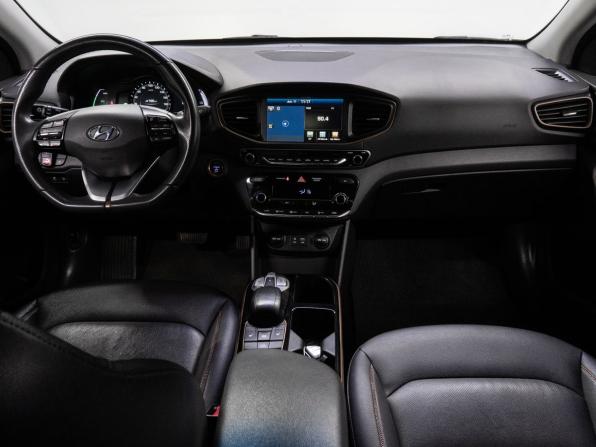 Hyundai IONIQ с пробегом 2018 года, цена 1 499 000 рублей, 157000 км, хэтчбек, Автокод Объявления