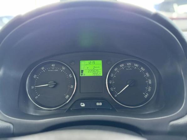 Skoda Fabia II Рестайлинг с пробегом 2011 года, цена 699 000 рублей, 220000 км, хэтчбек, Автокод Объявления