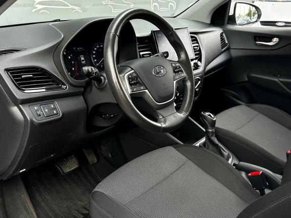 Hyundai Solaris II Рестайлинг с пробегом 2021 года, цена 1 681 400 рублей, 42294 км, седан, Автокод Объявления