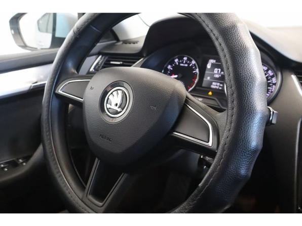 Skoda Octavia III (A7) Рестайлинг с пробегом 2017 года, цена 1 372 000 рублей, 196900 км, лифтбек, Автокод Объявления