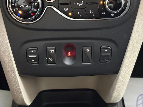 Renault Logan II с пробегом 2015 года, цена 899 000 рублей, 119339 км, седан, Автокод Объявления
