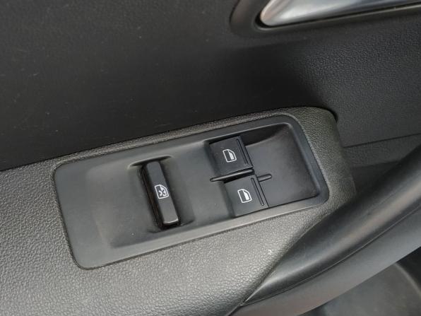 Volkswagen Polo V Рестайлинг с пробегом 2016 года, цена 1 099 000 рублей, 106074 км, седан, Автокод Объявления