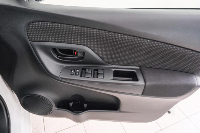 Toyota Vitz III (XP130) Рестайлинг 2 с пробегом 2017 года, цена 899 000 рублей, 199923 км, хэтчбек, Автокод Объявления