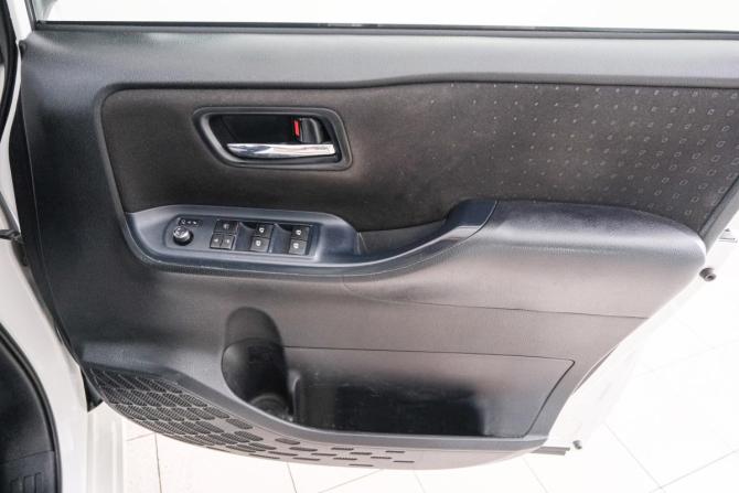 Toyota Voxy III (R80) с пробегом 2015 года, цена 1 649 000 рублей, 244000 км, минивэн, Автокод Объявления