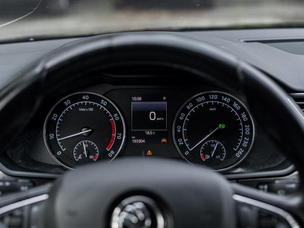 Skoda Superb III с пробегом 2016 года, цена 1 568 000 рублей, 193302 км, универсал, Автокод Объявления