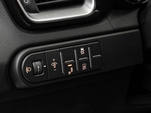 Kia Ceed III Рестайлинг с пробегом 2022 года, цена 2 380 000 рублей, 60688 км, универсал, Автокод Объявления