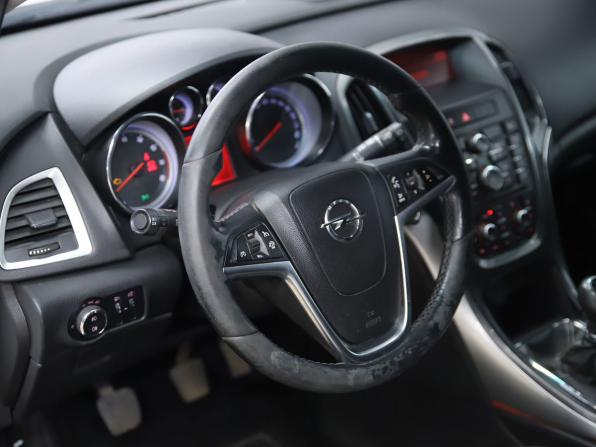 Opel Astra J Рестайлинг с пробегом 2012 года, цена 590 000 рублей, 235414 км, хэтчбек, Автокод Объявления