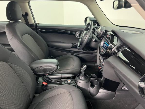Mini Hatch III (F55/F56) Рестайлинг с пробегом 2019 года, цена 1 800 000 рублей, 46360 км, хэтчбек, Автокод Объявления