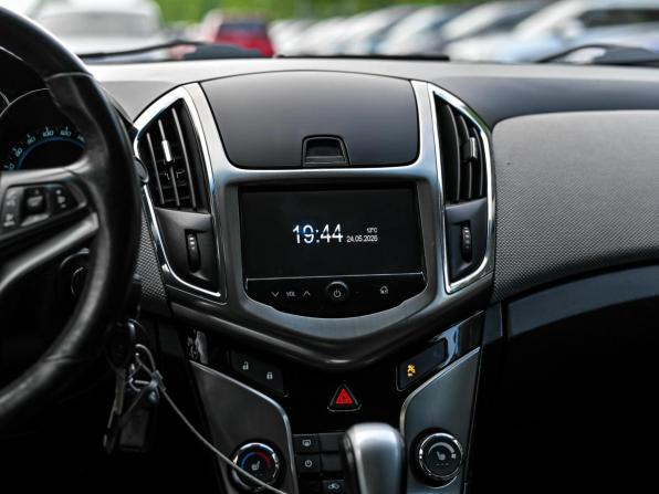 Chevrolet Cruze I Рестайлинг с пробегом 2013 года, цена 699 000 рублей, 194634 км, хэтчбек, Автокод Объявления