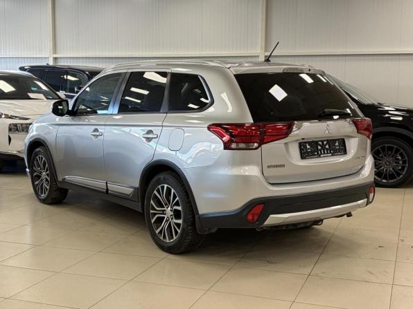 Mitsubishi Outlander III Рестайлинг 2 с пробегом 2015 года, цена 1 369 000 рублей, 110545 км, внедорожник, Автокод Объявления
