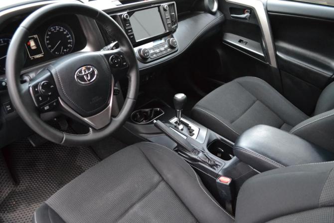 Toyota RAV4 IV (XA40) Рестайлинг с пробегом 2017 года, цена 2 590 000 рублей, 174512 км, внедорожник, Автокод Объявления