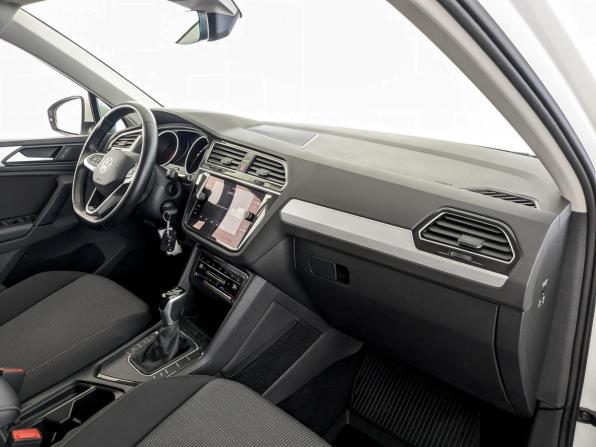 Volkswagen Tiguan II Рестайлинг с пробегом 2022 года, цена 2 850 000 рублей, 30461 км, внедорожник, Автокод Объявления