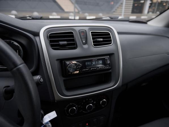 Renault Logan II Рестайлинг с пробегом 2021 года, цена 1 063 000 рублей, 72653 км, седан, Автокод Объявления