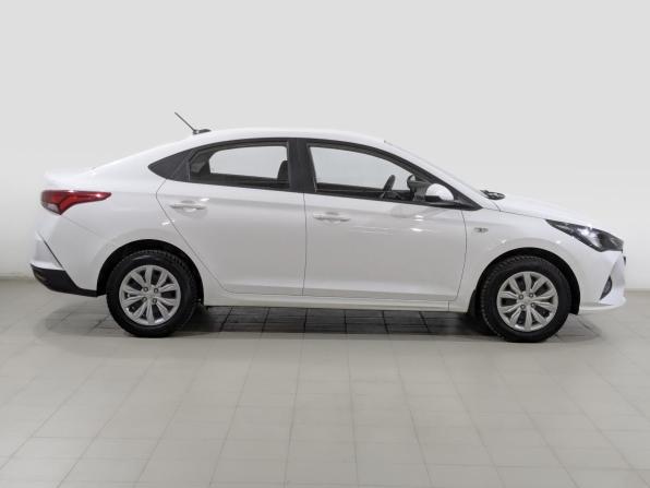 Hyundai Solaris II Рестайлинг с пробегом 2022 года, цена 1 660 000 рублей, 63919 км, седан, Автокод Объявления