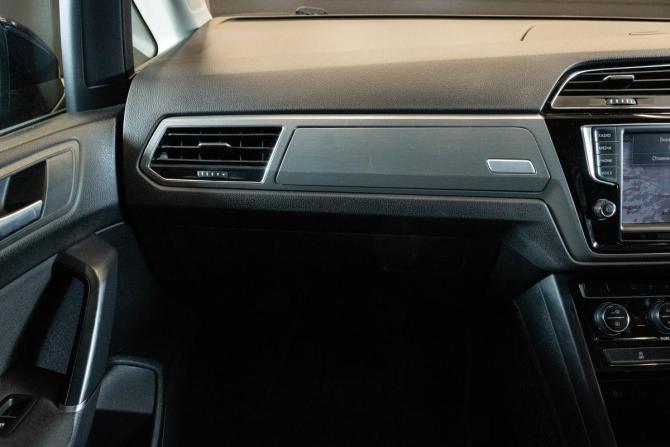 Volkswagen Touran II с пробегом 2016 года, цена 1 299 000 рублей, 115222 км, минивэн, Автокод Объявления