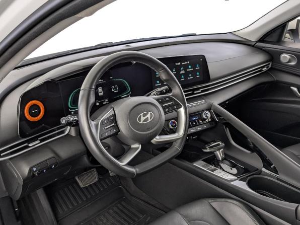 Hyundai Elantra VII (CN7) Рестайлинг с пробегом 2024 года, цена 2 140 000 рублей, 34821 км, седан, Автокод Объявления