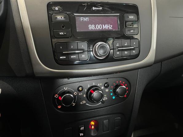 Renault Sandero II Рестайлинг с пробегом 2020 года, цена 899 000 рублей, 220848 км, хэтчбек, Автокод Объявления