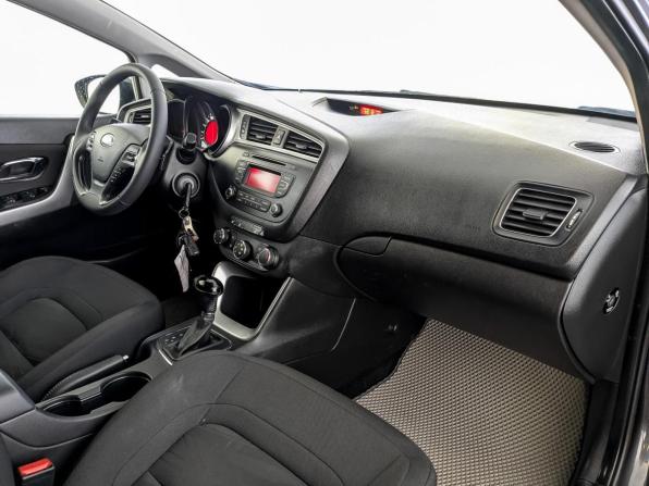 Kia Ceed II Рестайлинг с пробегом 2018 года, цена 1 385 000 рублей, 102124 км, хэтчбек, Автокод Объявления