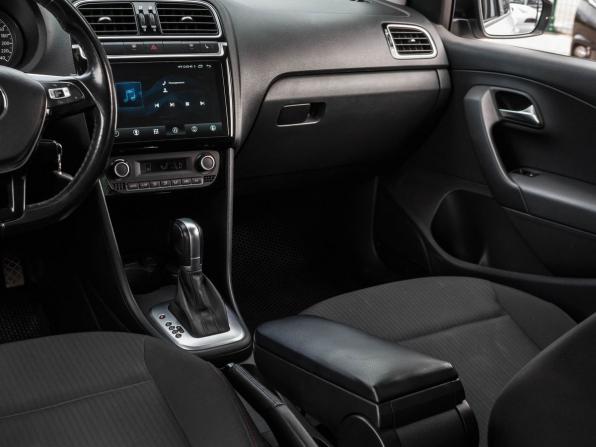 Volkswagen Polo V Рестайлинг с пробегом 2017 года, цена 1 245 000 рублей, 133650 км, седан, Автокод Объявления