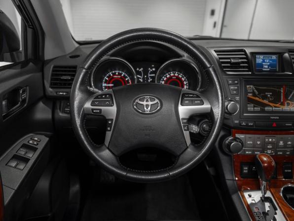 Toyota Highlander II (XU40) Рестайлинг с пробегом 2011 года, цена 1 695 000 рублей, 300256 км, внедорожник, Автокод Объявления