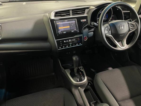 Honda Fit III Рестайлинг с пробегом 2018 года, цена 985 000 рублей, 104295 км, хэтчбек, Автокод Объявления