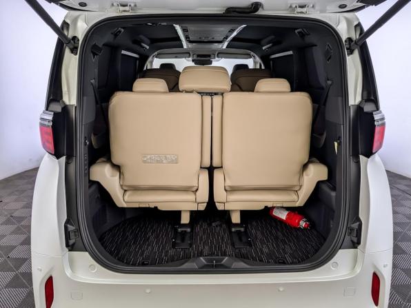 Toyota Alphard IV с пробегом 2024 года, цена 12 000 000 рублей, 15877 км, минивэн, Автокод Объявления