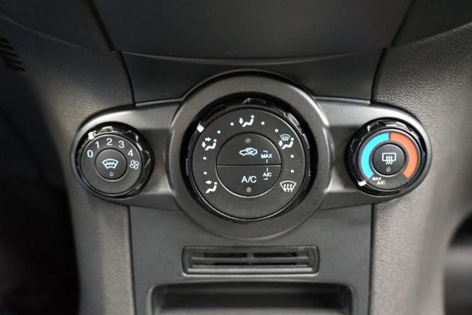 Ford Fiesta Mk6 Рестайлинг с пробегом 2015 года, цена 790 000 рублей, 200000 км, хэтчбек, Автокод Объявления