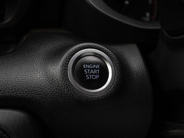 Toyota Yaris IV с пробегом 2021 года, цена 1 198 000 рублей, 77021 км, хэтчбек, Автокод Объявления