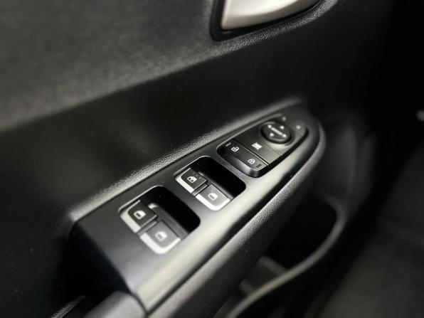 Kia Rio IV Рестайлинг с пробегом 2022 года, цена 1 949 000 рублей, 30000 км, хэтчбек, Автокод Объявления