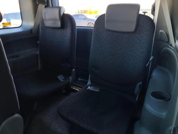 Toyota Sienta I Рестайлинг 2 с пробегом 2011 года, цена 945 000 рублей, 131575 км, компактвэн, Автокод Объявления