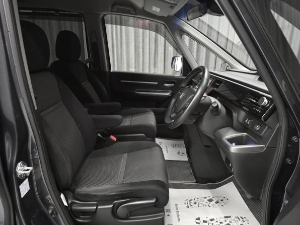 Honda Stepwgn V с пробегом 2016 года, цена 1 850 000 рублей, 140000 км, минивэн, Автокод Объявления